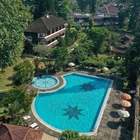 Taman Sari Hotel Dan Resort スカブミ エクステリア 写真