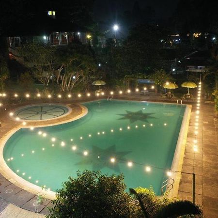 Taman Sari Hotel Dan Resort スカブミ エクステリア 写真