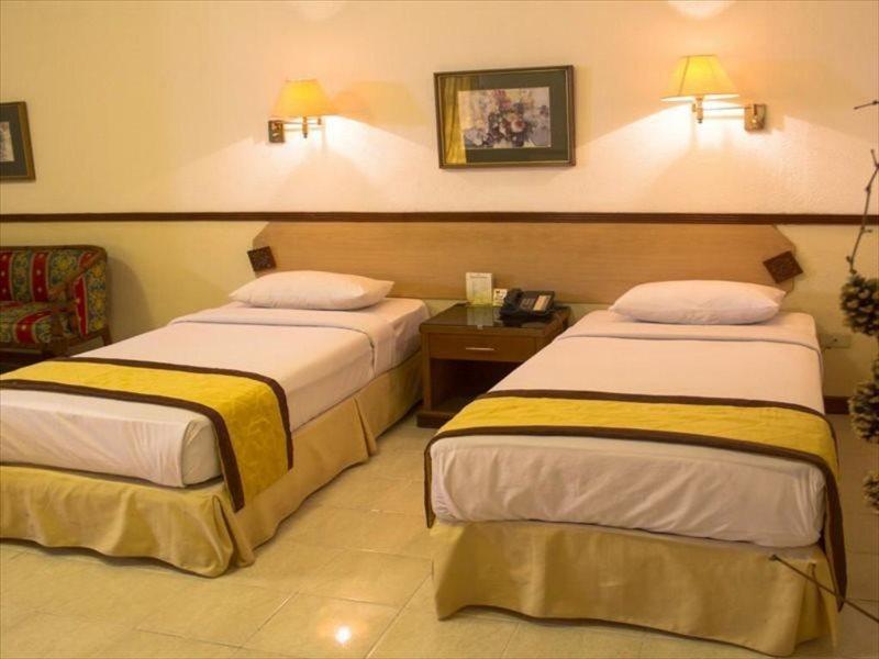 Taman Sari Hotel Dan Resort スカブミ エクステリア 写真