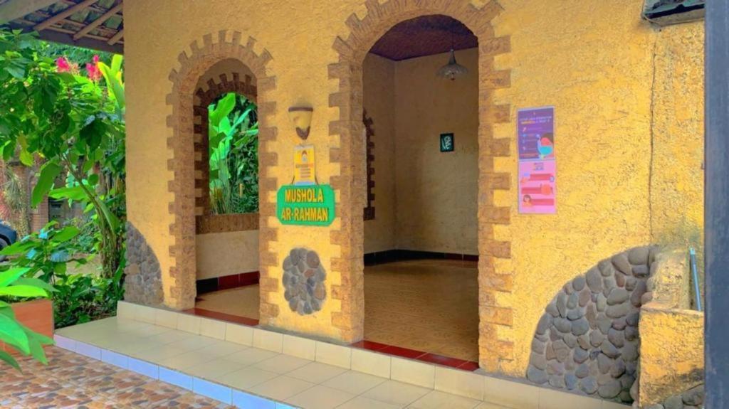 Taman Sari Hotel Dan Resort スカブミ エクステリア 写真