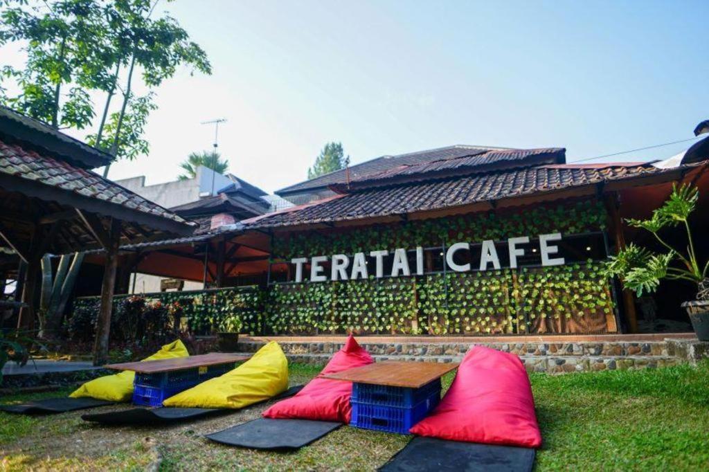Taman Sari Hotel Dan Resort スカブミ エクステリア 写真
