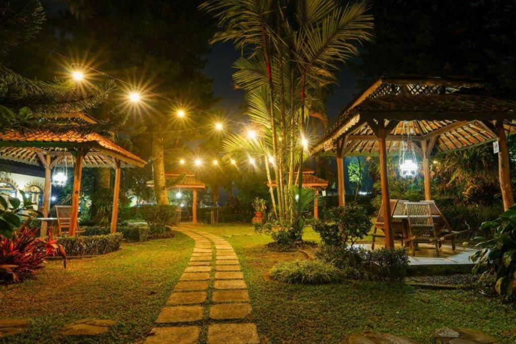 Taman Sari Hotel Dan Resort スカブミ エクステリア 写真