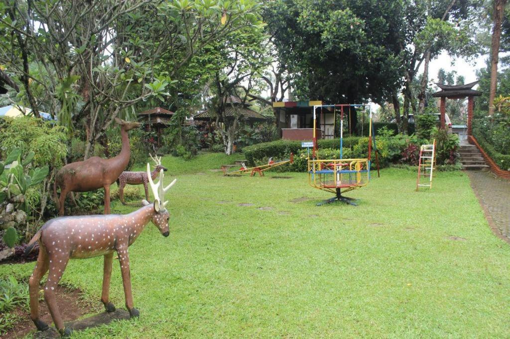 Taman Sari Hotel Dan Resort スカブミ エクステリア 写真