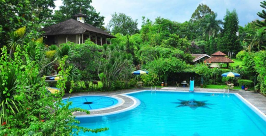 Taman Sari Hotel Dan Resort スカブミ エクステリア 写真