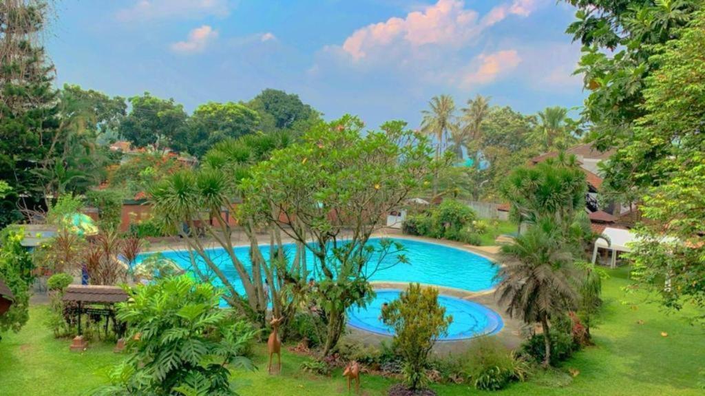 Taman Sari Hotel Dan Resort スカブミ エクステリア 写真