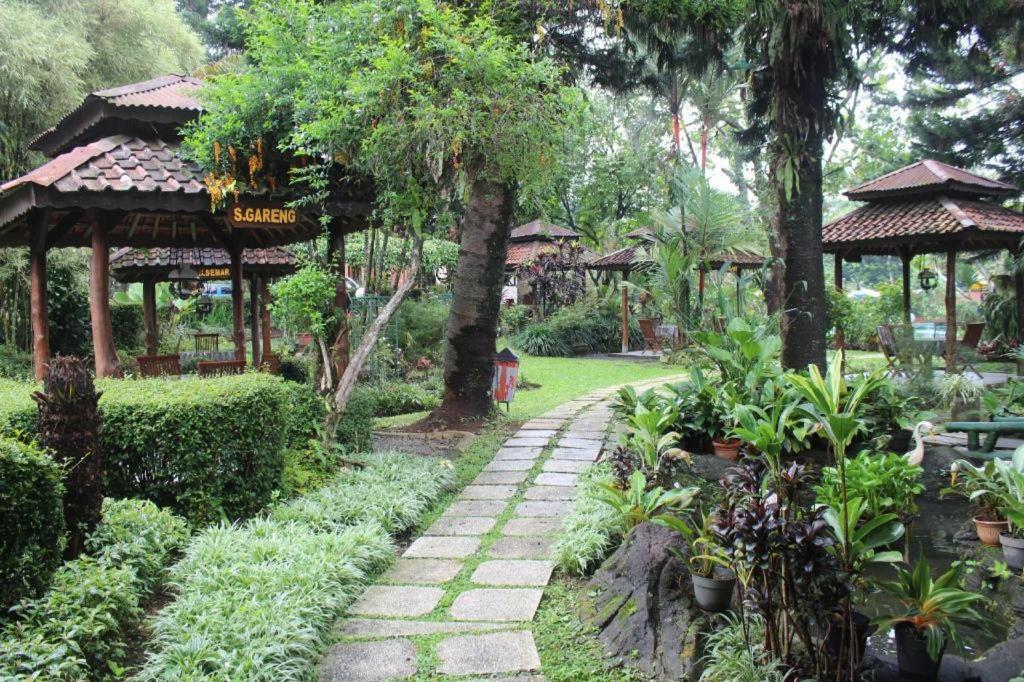 Taman Sari Hotel Dan Resort スカブミ エクステリア 写真