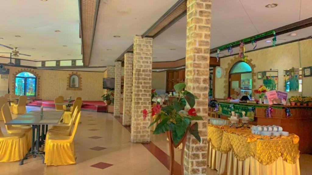 Taman Sari Hotel Dan Resort スカブミ エクステリア 写真