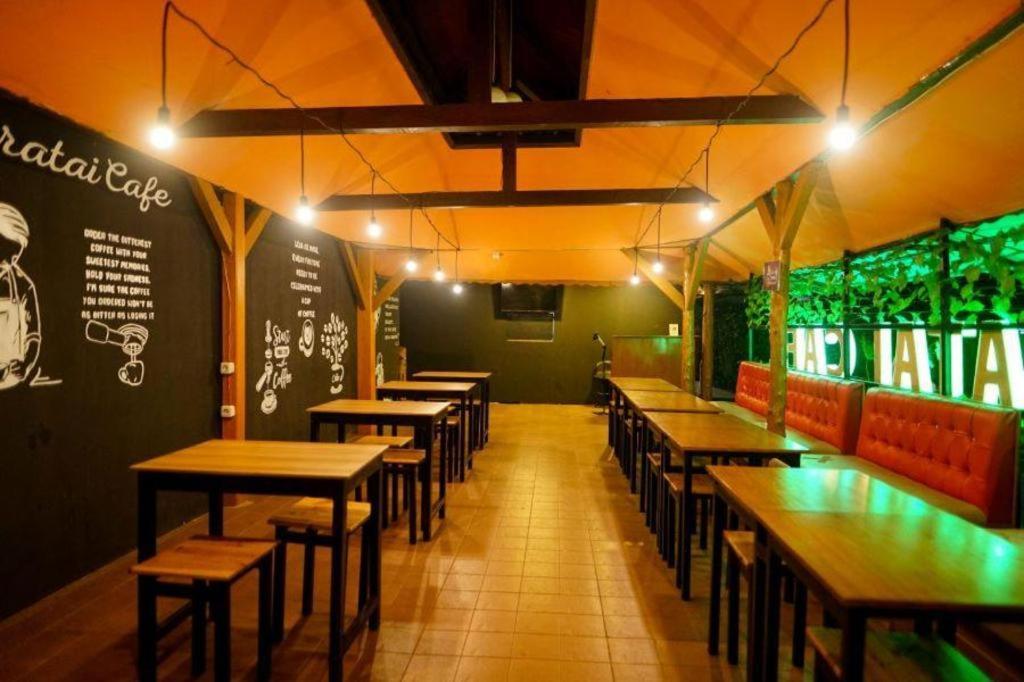 Taman Sari Hotel Dan Resort スカブミ エクステリア 写真