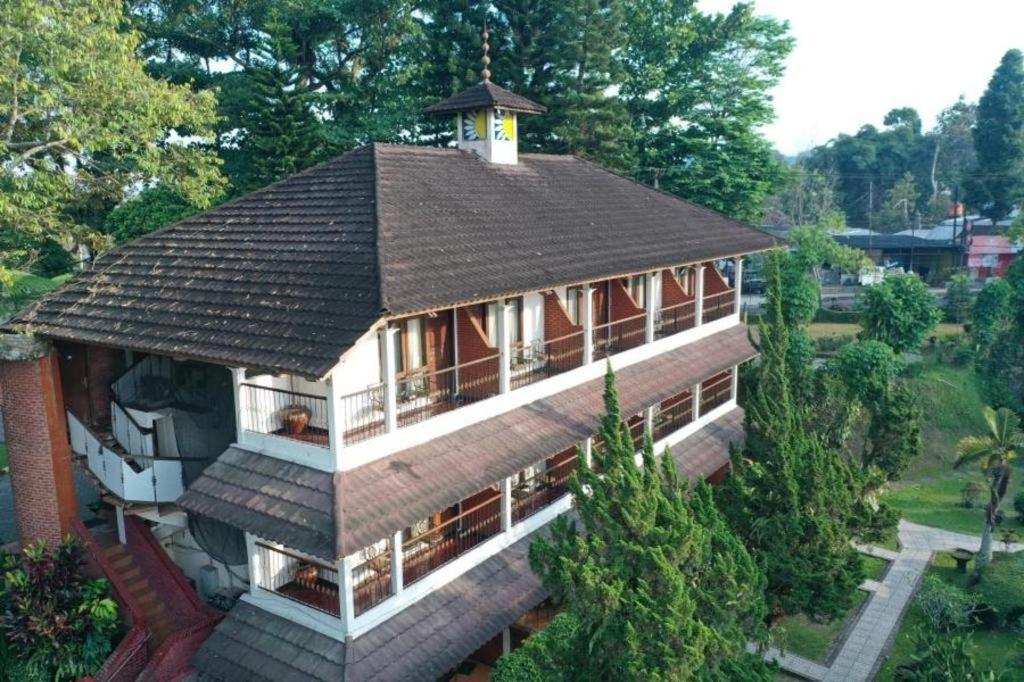 Taman Sari Hotel Dan Resort スカブミ エクステリア 写真