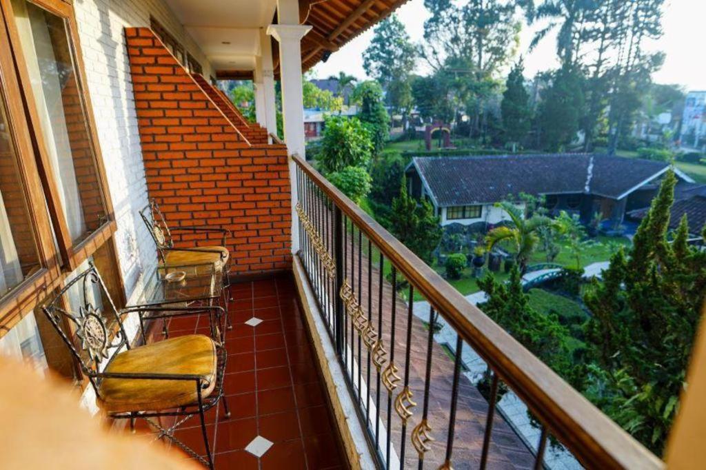 Taman Sari Hotel Dan Resort スカブミ エクステリア 写真