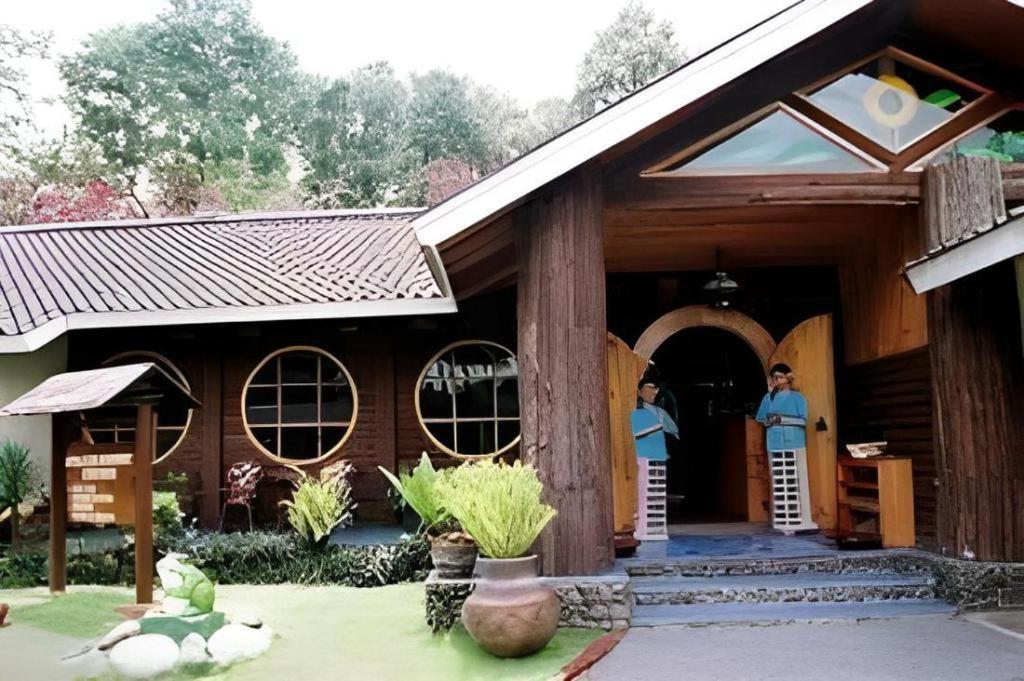 Taman Sari Hotel Dan Resort スカブミ エクステリア 写真