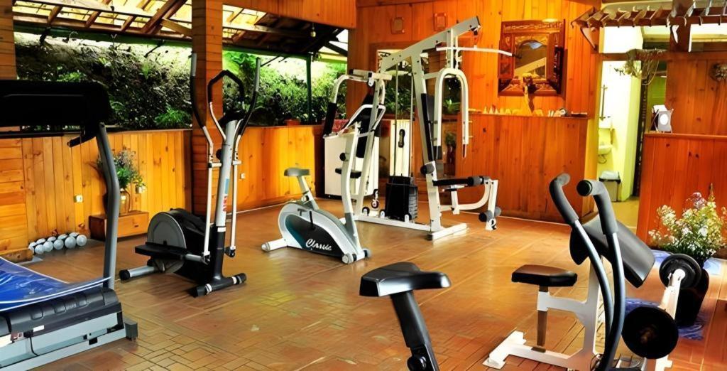 Taman Sari Hotel Dan Resort スカブミ エクステリア 写真