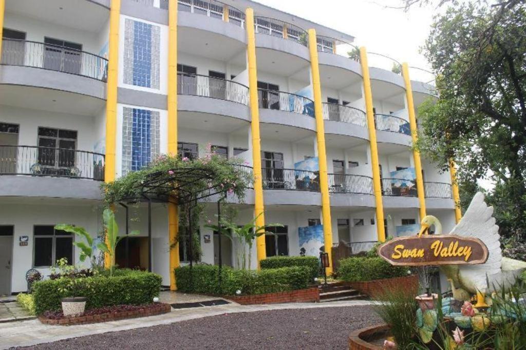 Taman Sari Hotel Dan Resort スカブミ エクステリア 写真