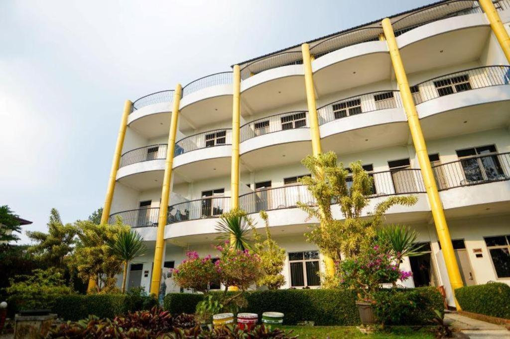 Taman Sari Hotel Dan Resort スカブミ エクステリア 写真
