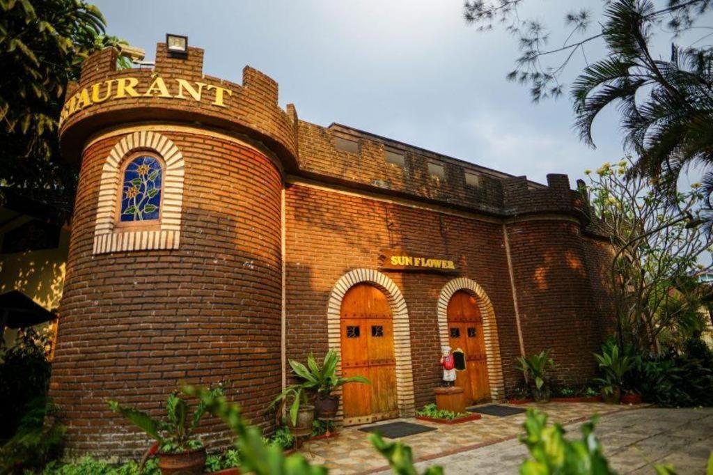 Taman Sari Hotel Dan Resort スカブミ エクステリア 写真
