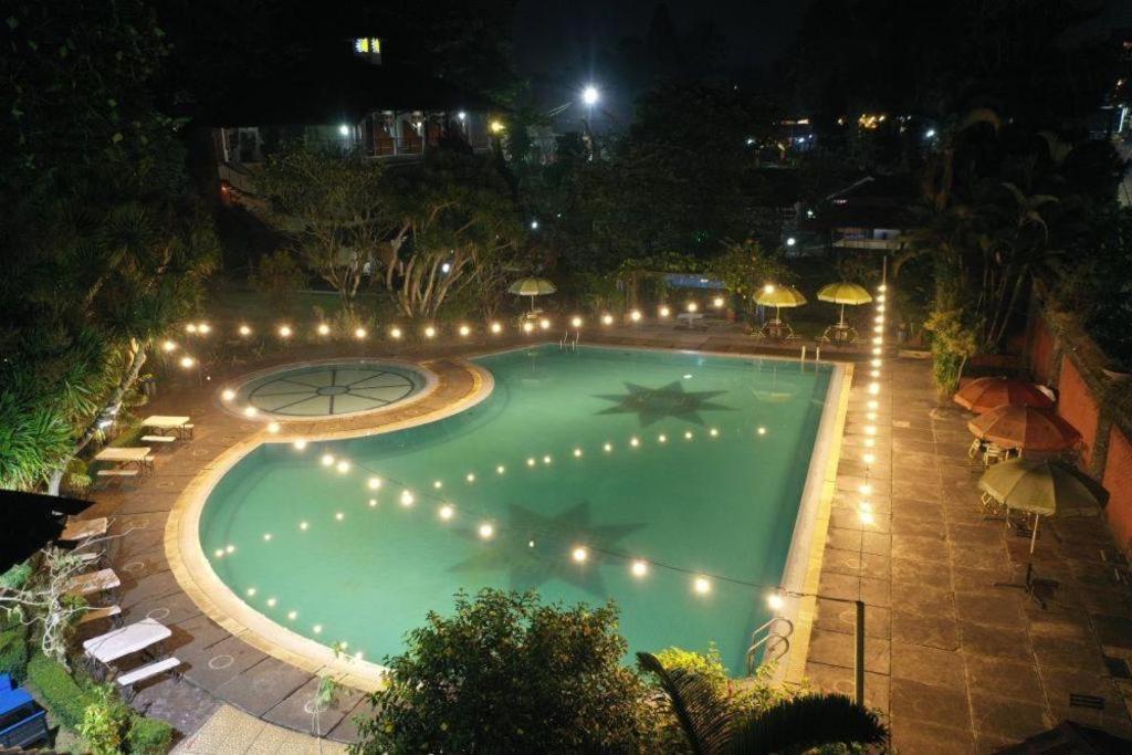 Taman Sari Hotel Dan Resort スカブミ エクステリア 写真