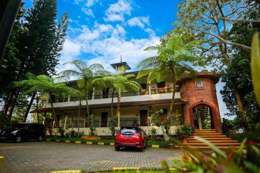 Taman Sari Hotel Dan Resort スカブミ エクステリア 写真