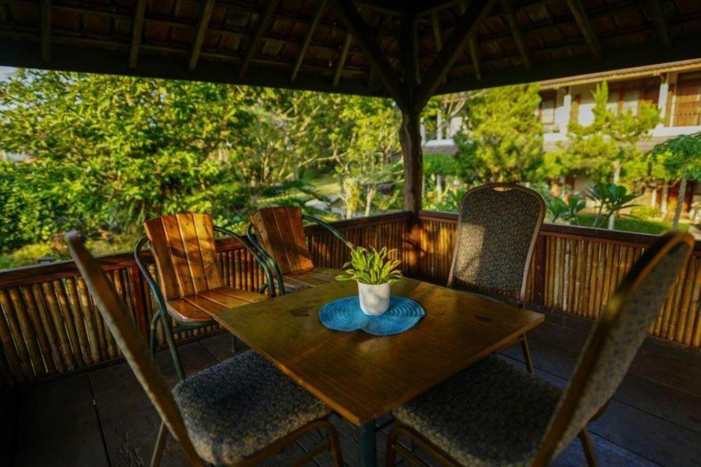 Taman Sari Hotel Dan Resort スカブミ エクステリア 写真